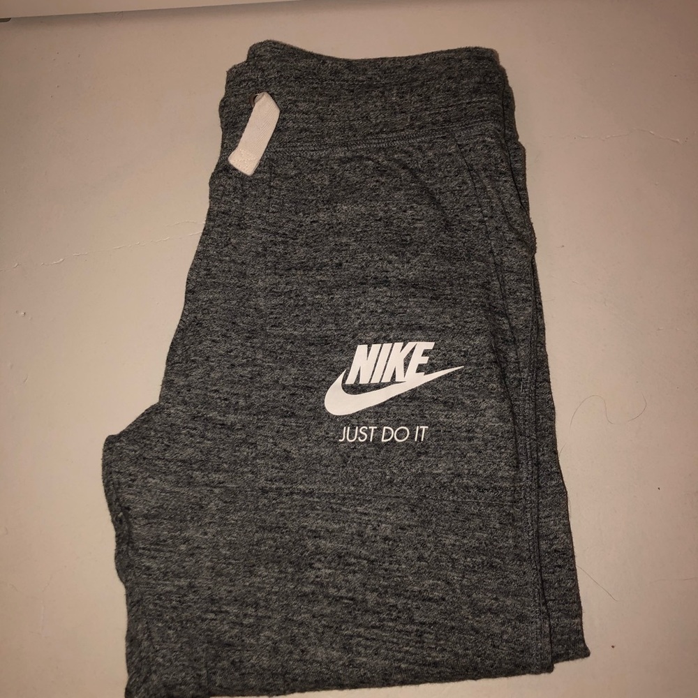 Nike Womans Capri Sweatpants